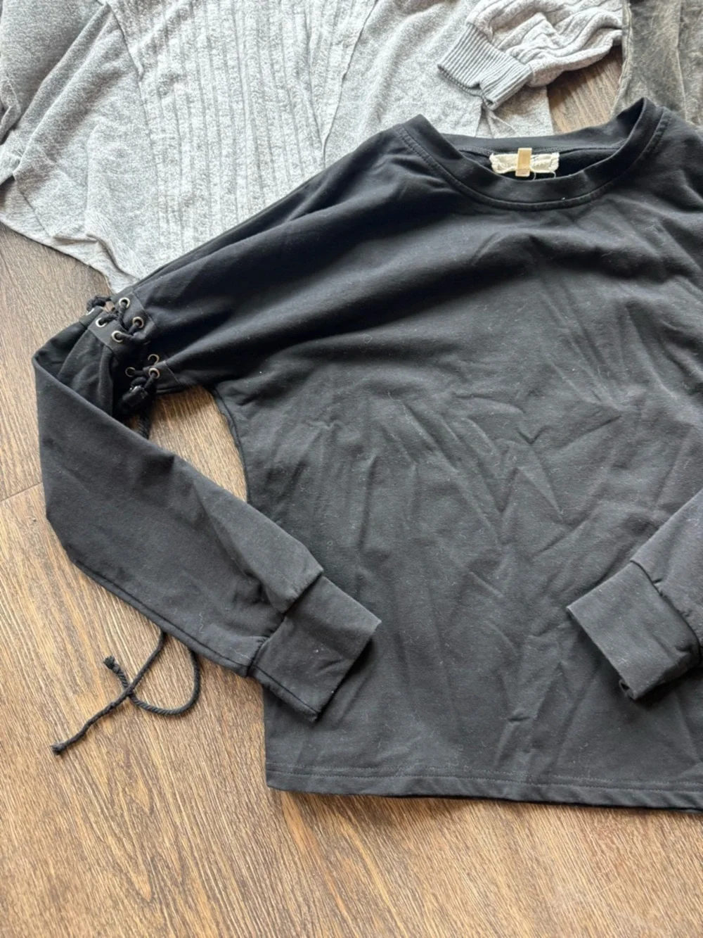 Buckle Women’s Top lot Q12